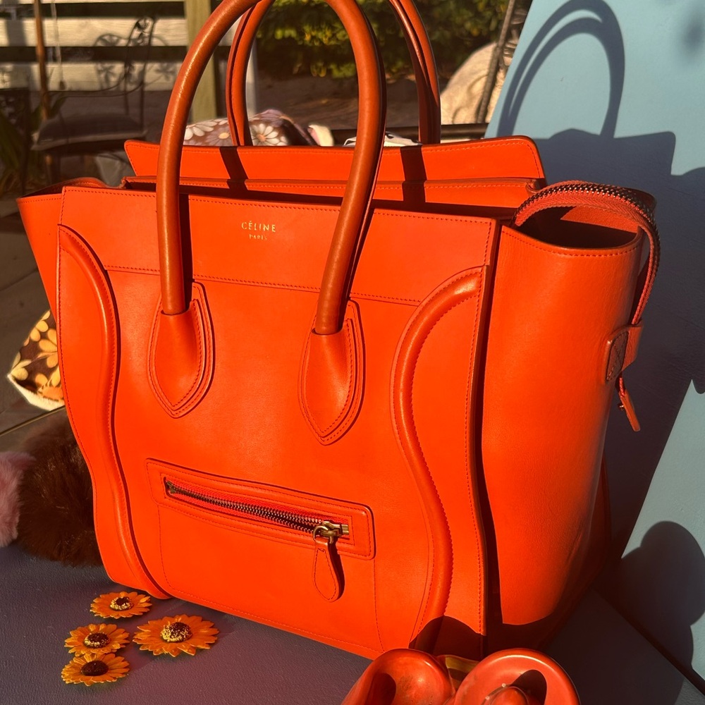 CELINE🔥🔥🔥 STUNNING Orange Tote Like a piece of Sculpture